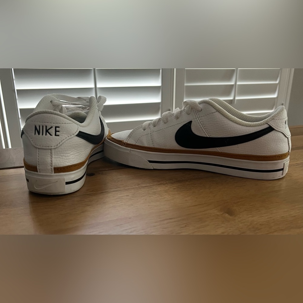 Nike shoe, size 6 1/2